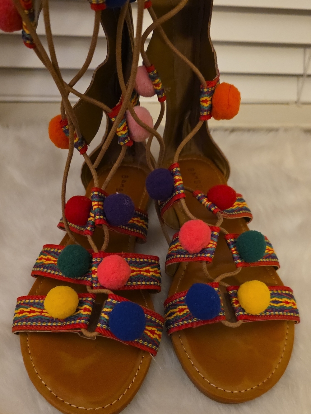 Women’s Multi-Color Pom Pom Gladiator Sandals SZ 9